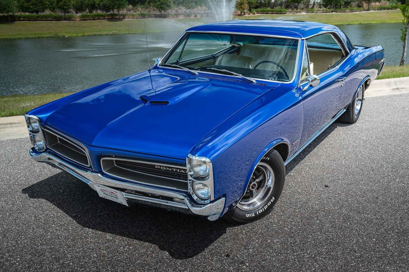 Pontiac-Le-Mans-1966-2-Door-34