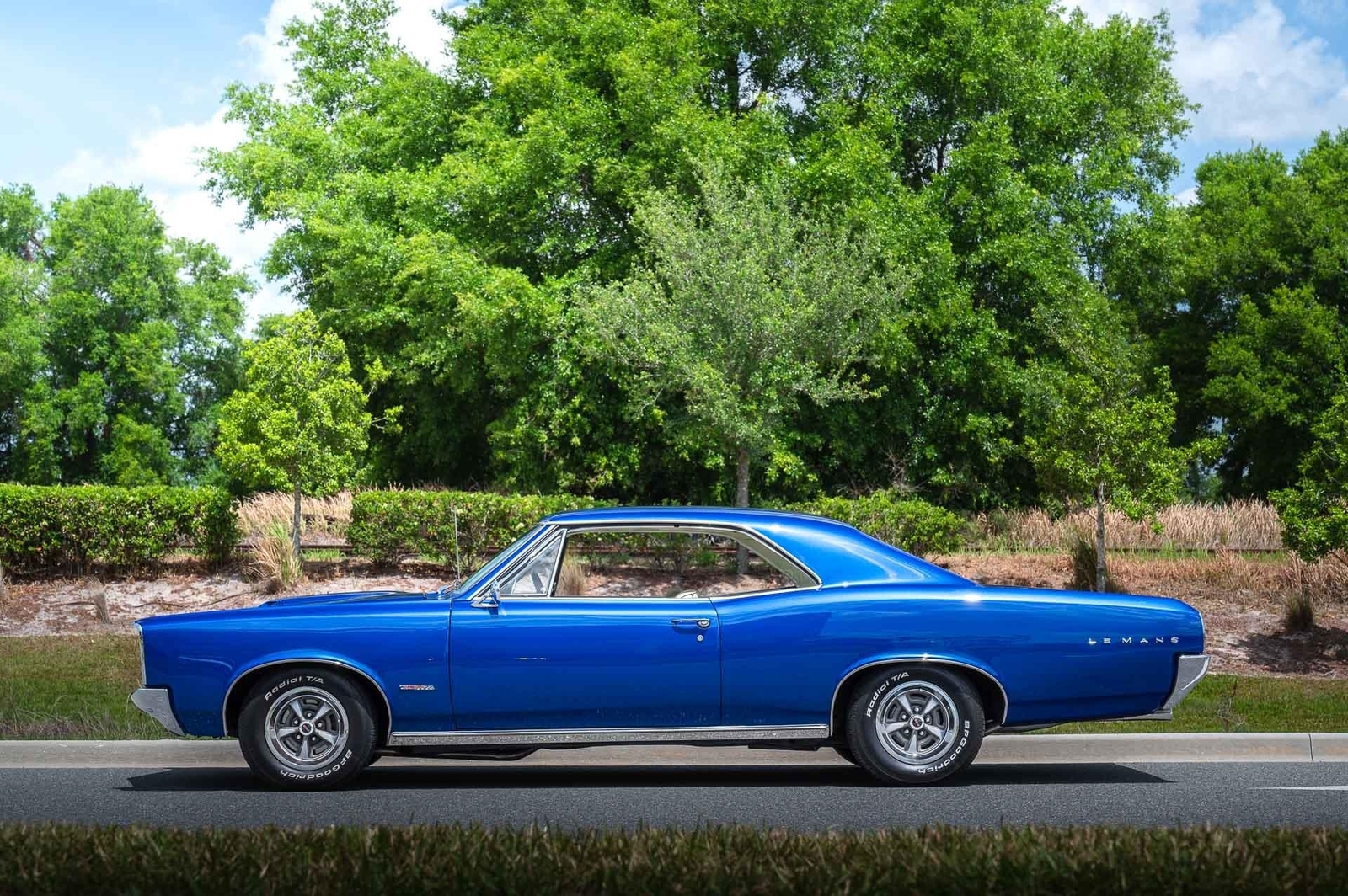 Pontiac-Le-Mans-1966-2-Door-35