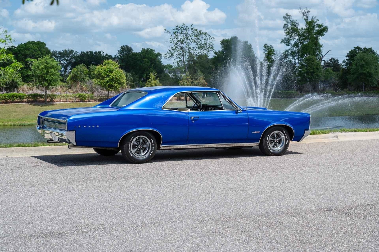 Pontiac-Le-Mans-1966-2-Door-37