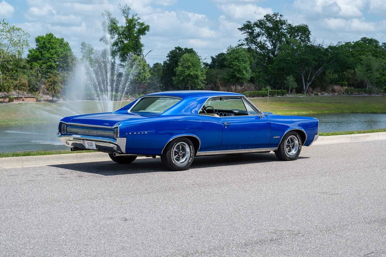 Pontiac-Le-Mans-1966-2-Door-5