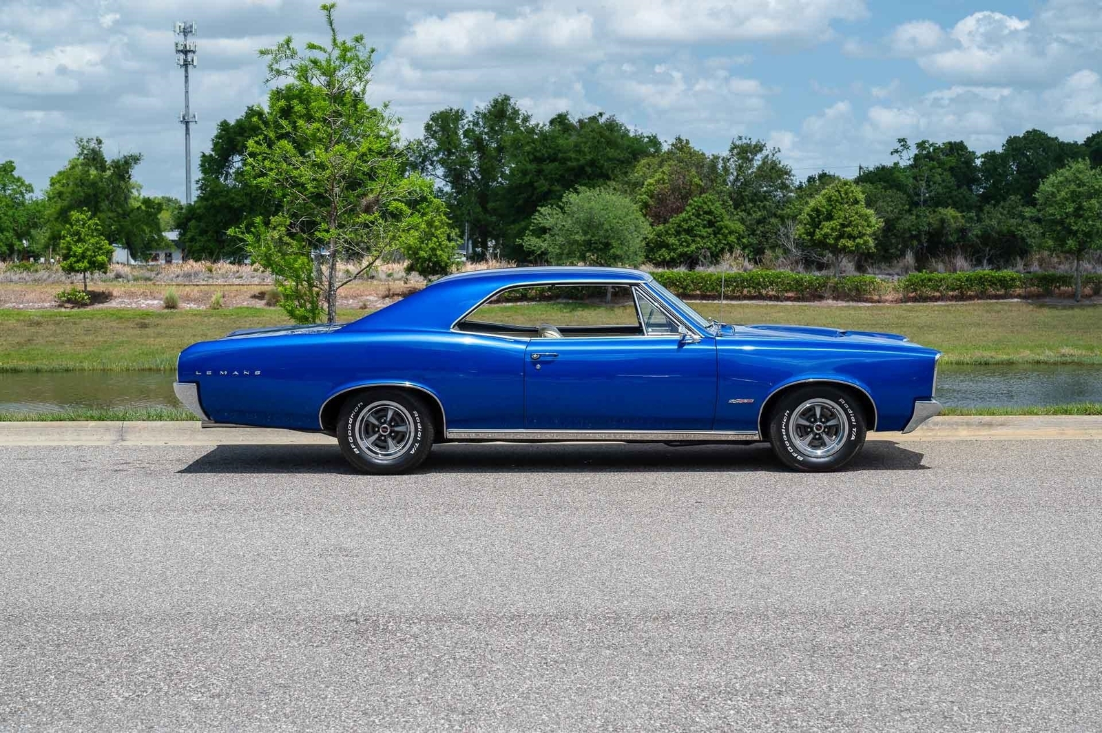 Pontiac-Le-Mans-1966-2-Door-6