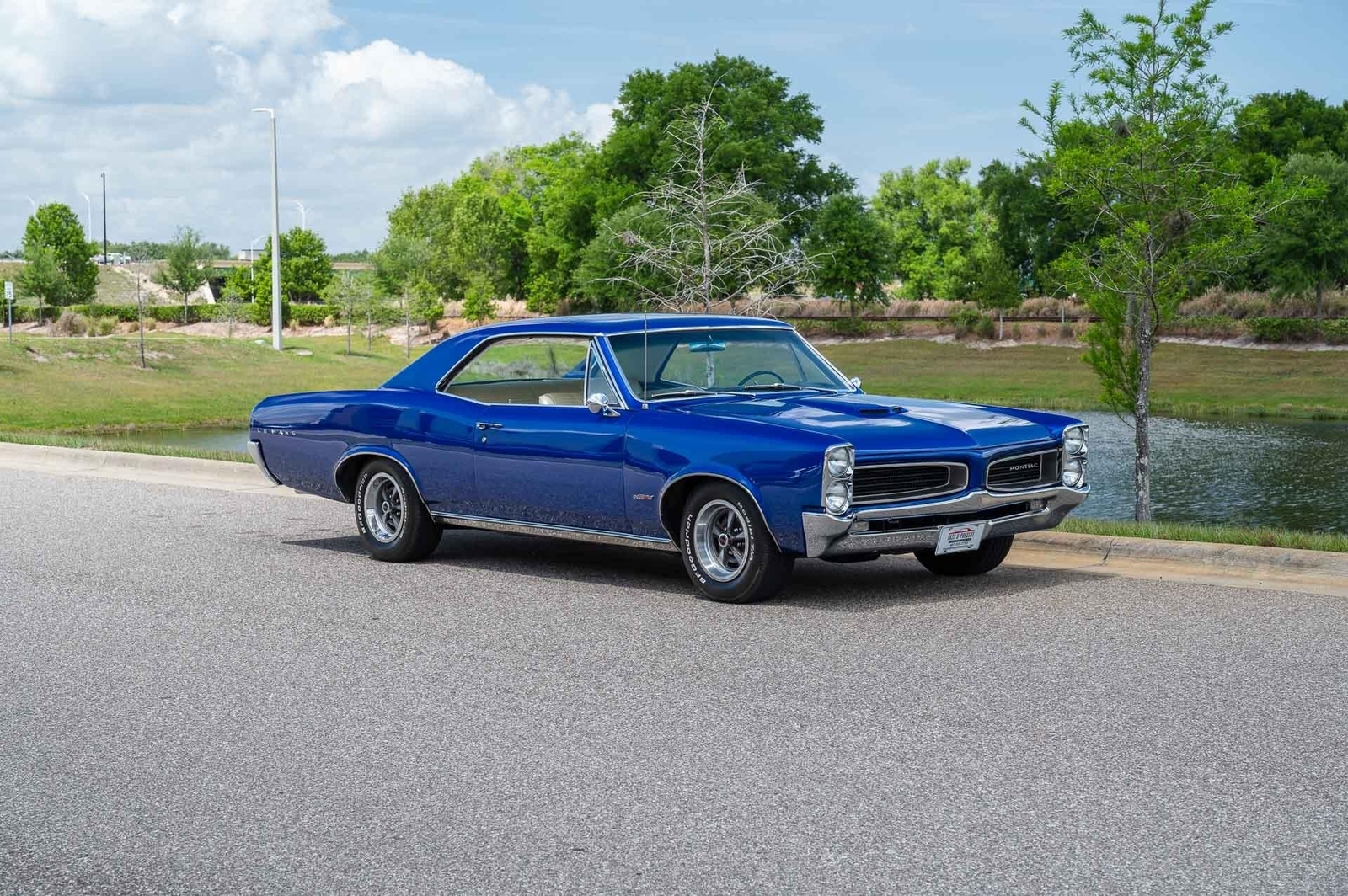 Pontiac-Le-Mans-1966-2-Door-8