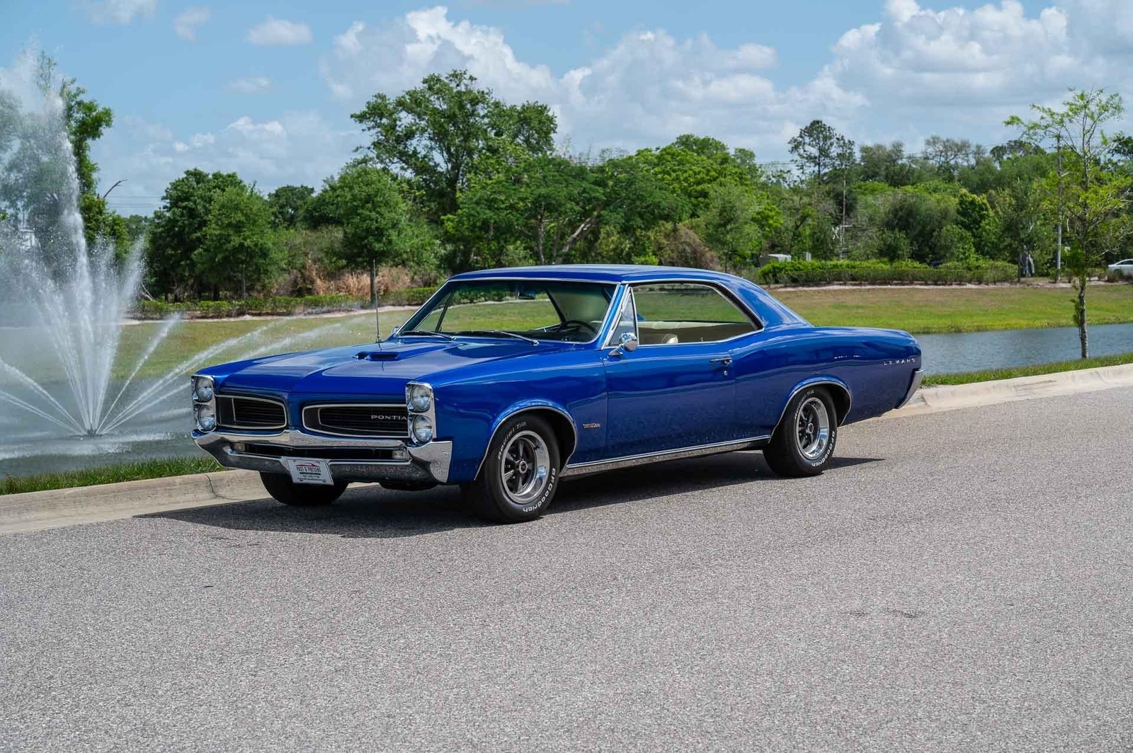 Pontiac-Le-Mans-1966-2-Door