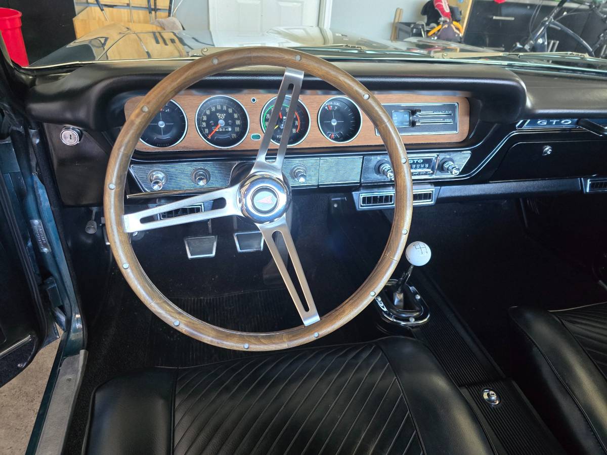 Pontiac-Lemansgto-tribute-1965-20