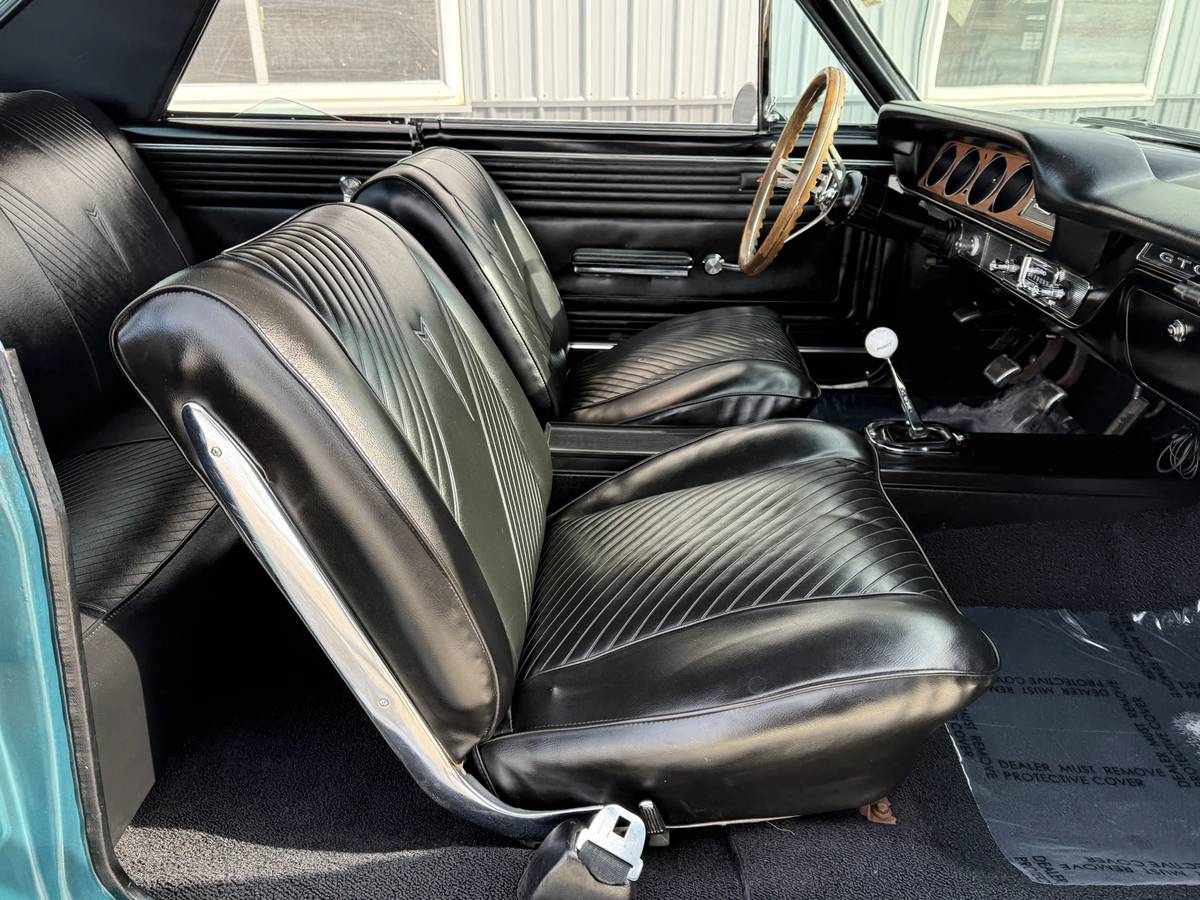 Pontiac-Lemansgto-tribute-1965-6