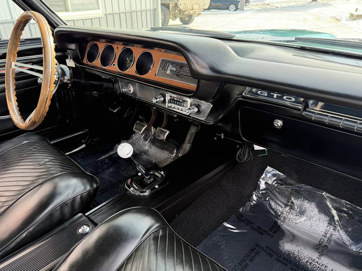 Pontiac-Lemansgto-tribute-1965-7