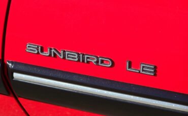 Pontiac-Sunbird-1990-Convertible-14