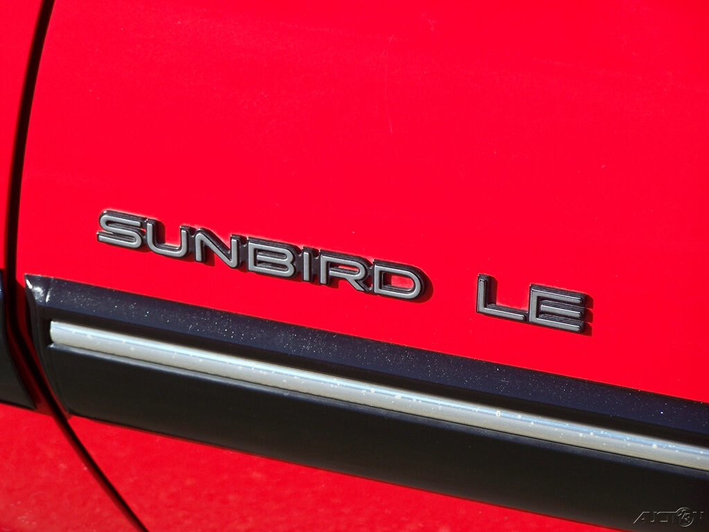 Pontiac-Sunbird-1990-Convertible-14