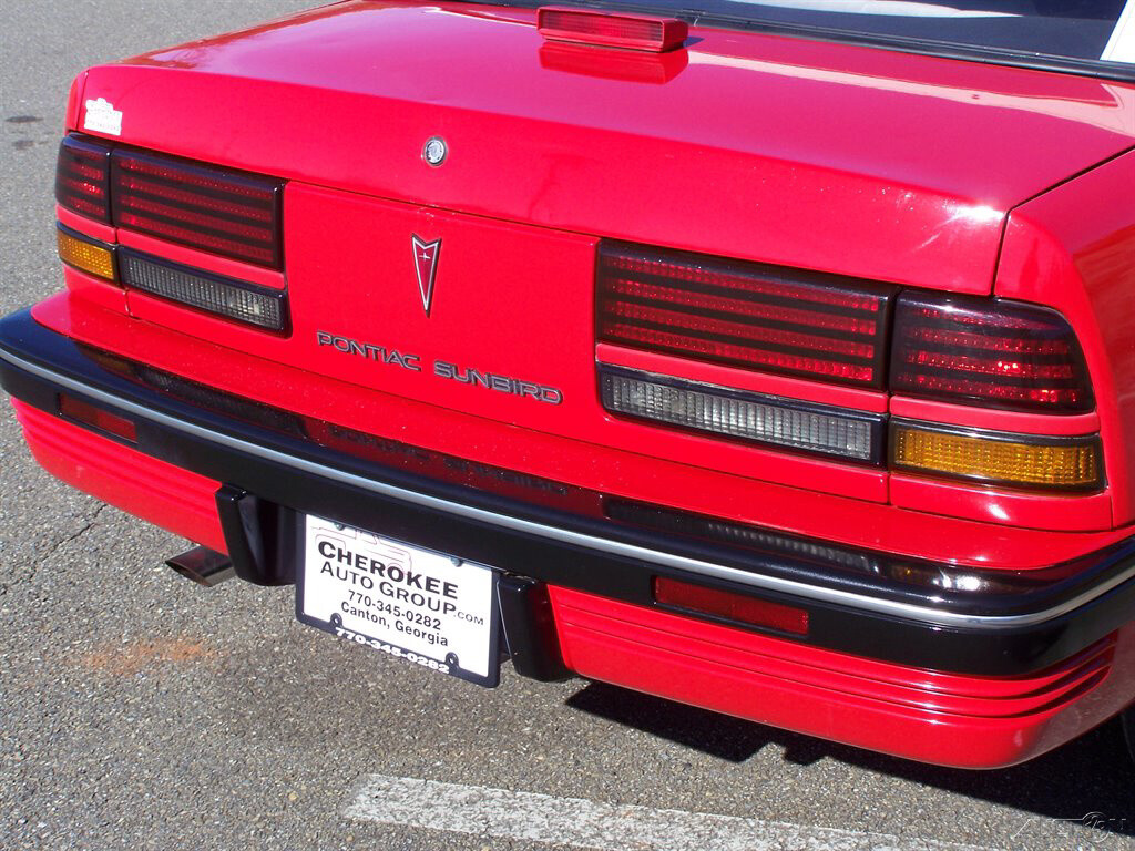 Pontiac-Sunbird-1990-Convertible-17