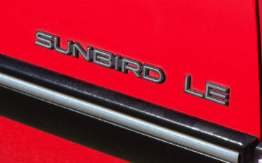 Pontiac-Sunbird-1990-Convertible-21