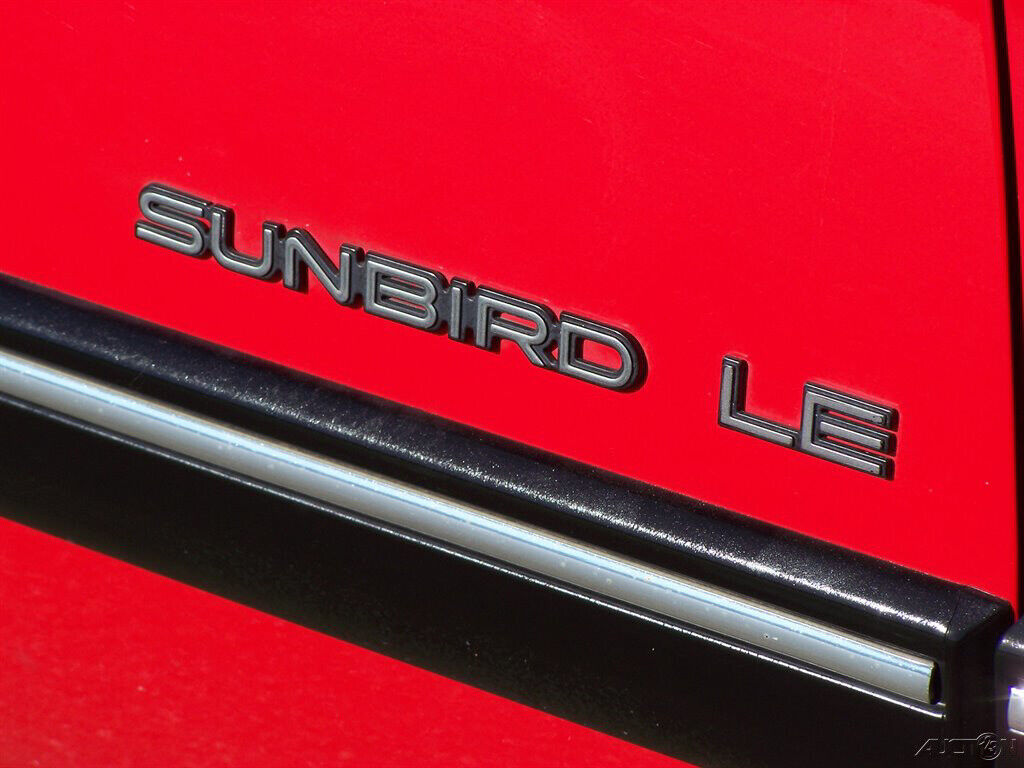 Pontiac-Sunbird-1990-Convertible-21