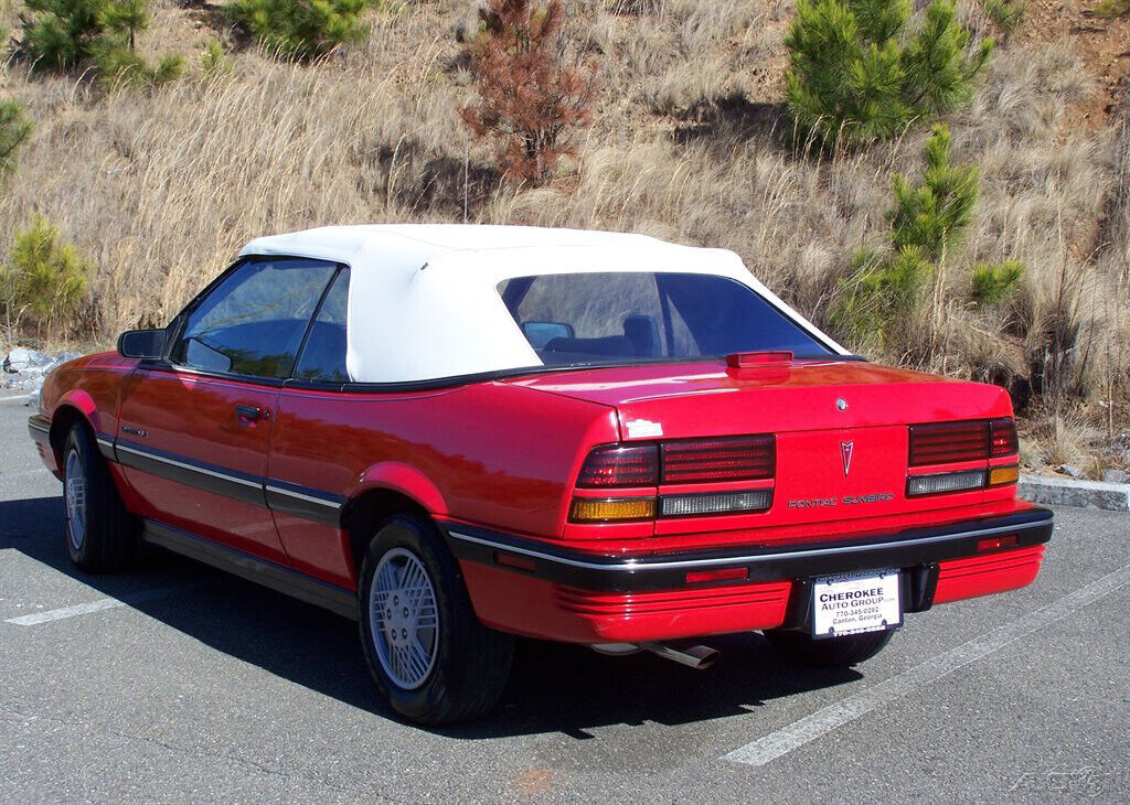 Pontiac-Sunbird-1990-Convertible-3