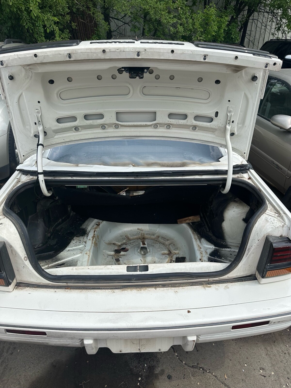 Pontiac-Sunbird-1992-21