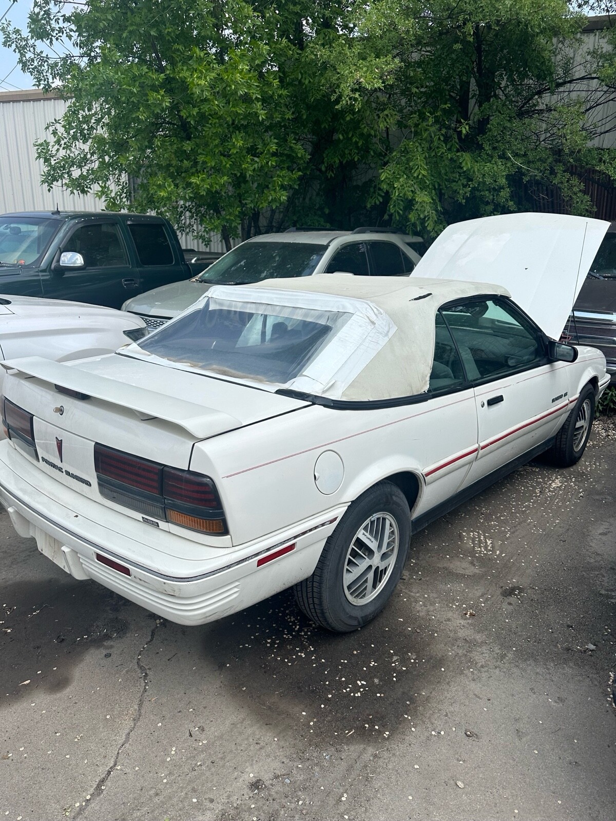 Pontiac-Sunbird-1992-3