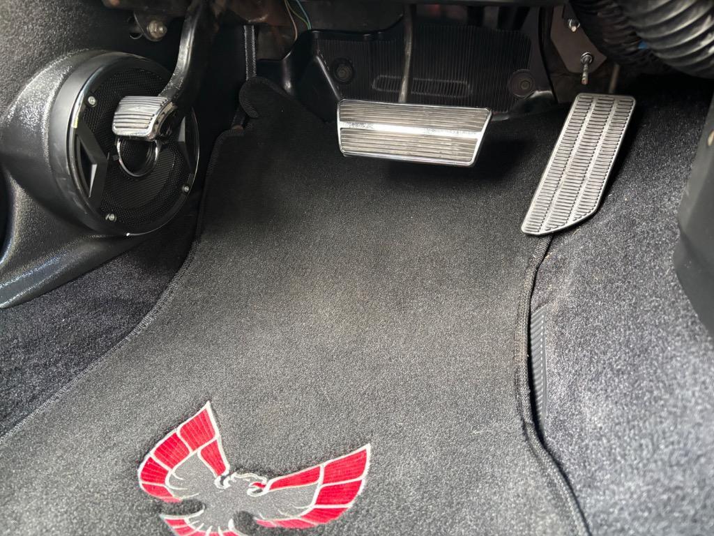Pontiac-TRANS-AM-RESTOMOD-LS6-4-linked-big-brakes-car-is-1974-37