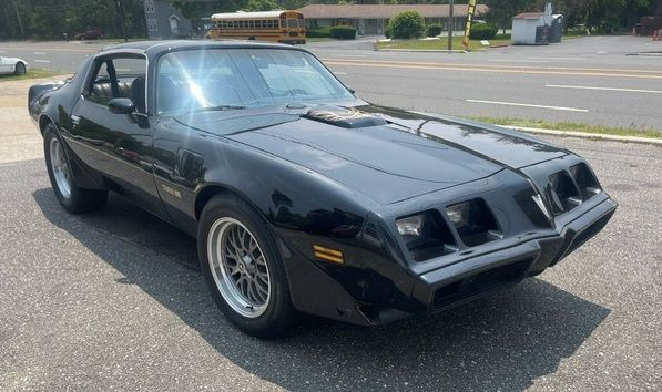 Pontiac-Trans-Am-1981-T-TOPS-1