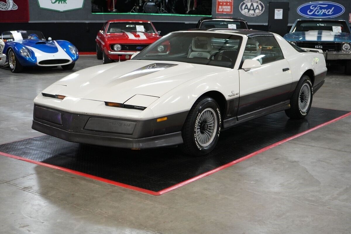 Pontiac-Trans-Am-1983-Coupe-1