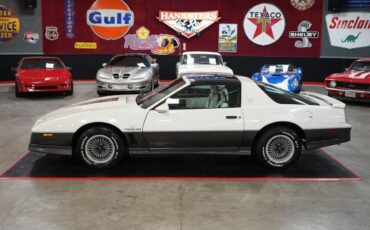 Pontiac-Trans-Am-1983-Coupe-10
