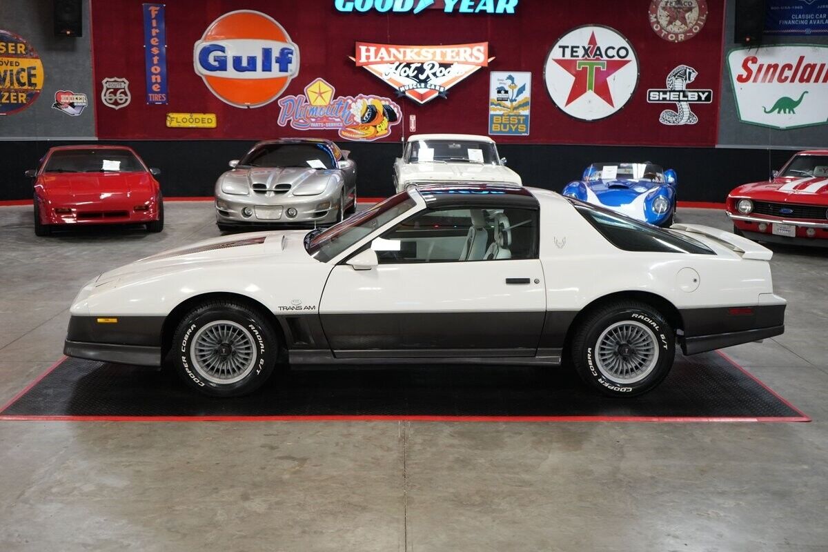 Pontiac-Trans-Am-1983-Coupe-10