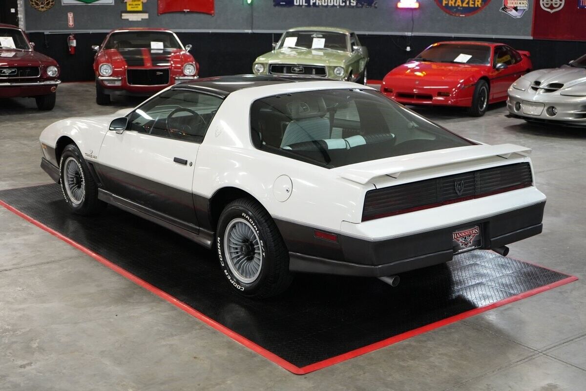 Pontiac-Trans-Am-1983-Coupe-12