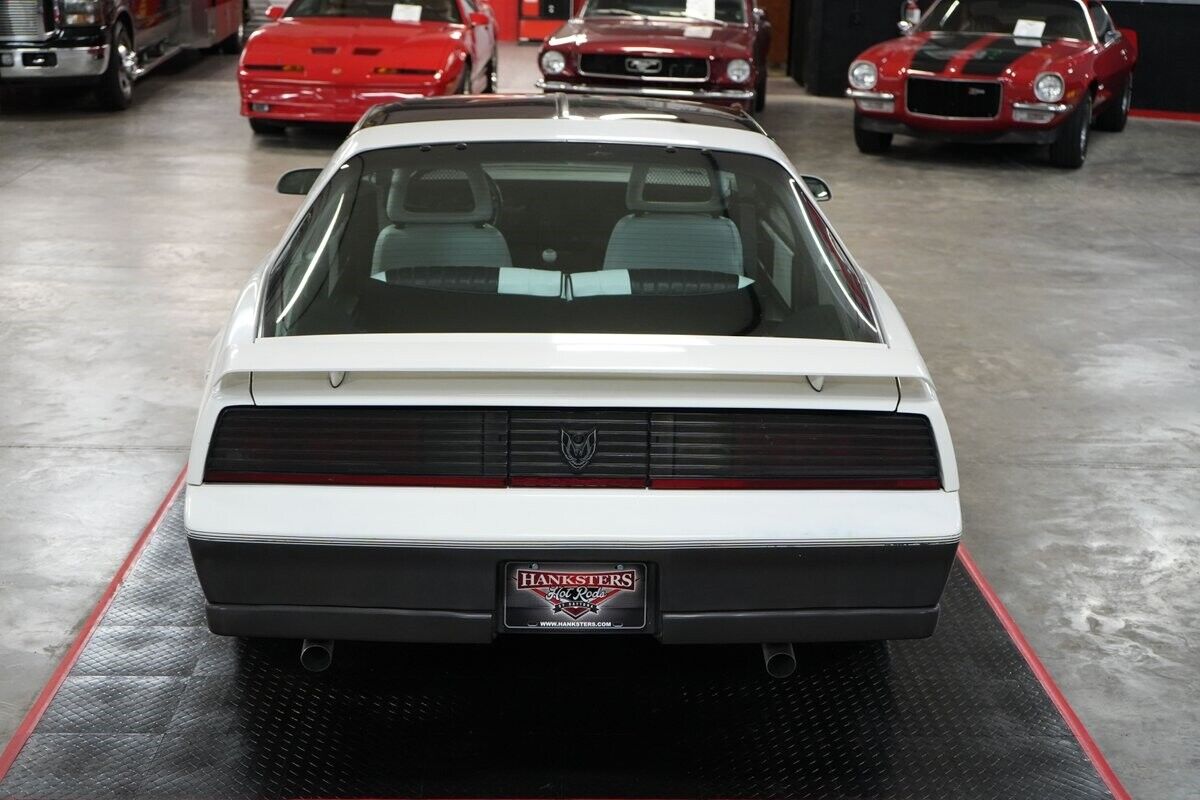 Pontiac-Trans-Am-1983-Coupe-13