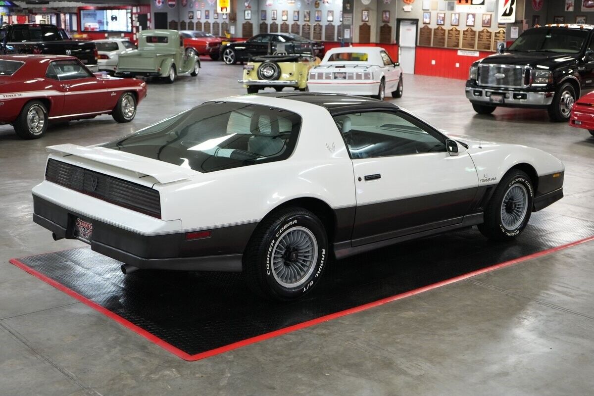 Pontiac-Trans-Am-1983-Coupe-14