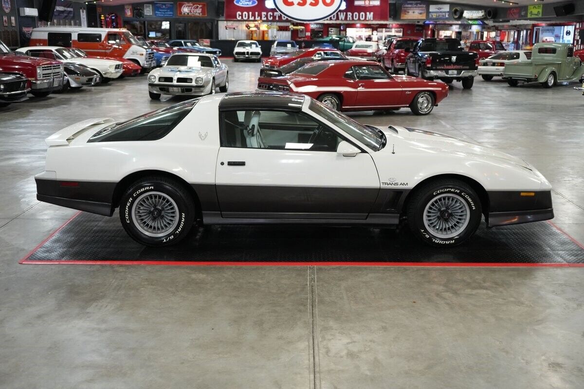 Pontiac-Trans-Am-1983-Coupe-15