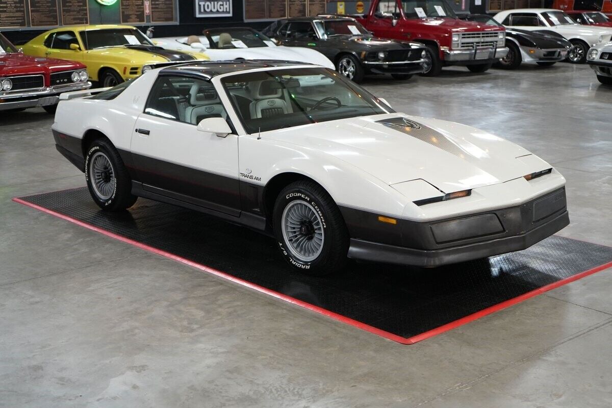 Pontiac-Trans-Am-1983-Coupe-16
