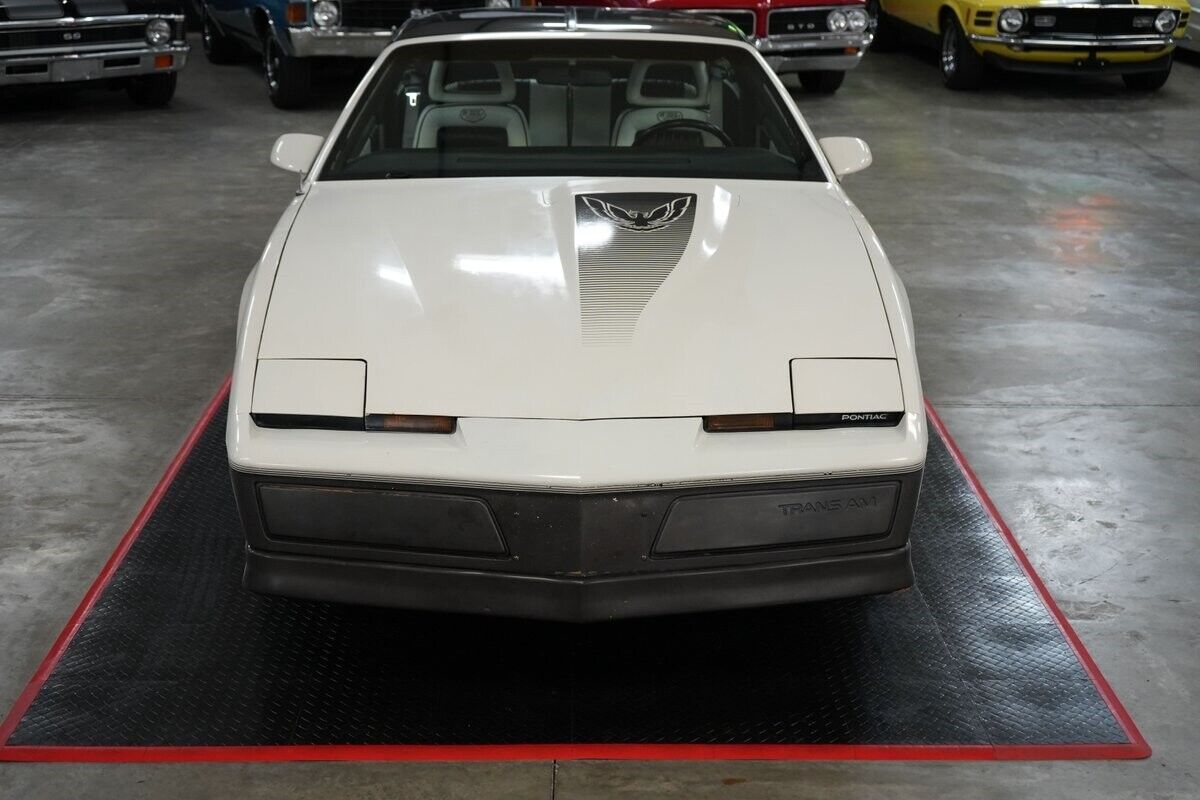 Pontiac-Trans-Am-1983-Coupe-17