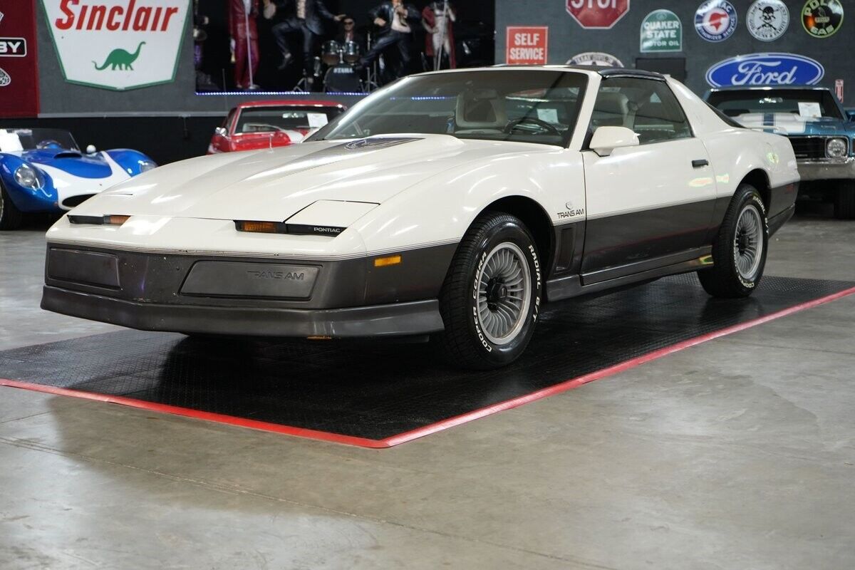 Pontiac-Trans-Am-1983-Coupe-18