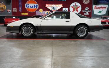 Pontiac-Trans-Am-1983-Coupe-19