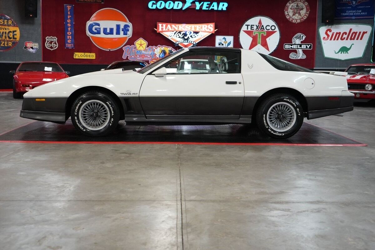 Pontiac-Trans-Am-1983-Coupe-19