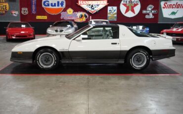 Pontiac-Trans-Am-1983-Coupe-2
