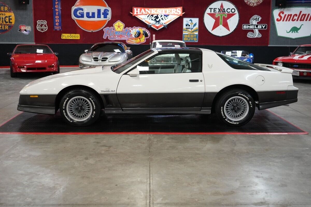 Pontiac-Trans-Am-1983-Coupe-2