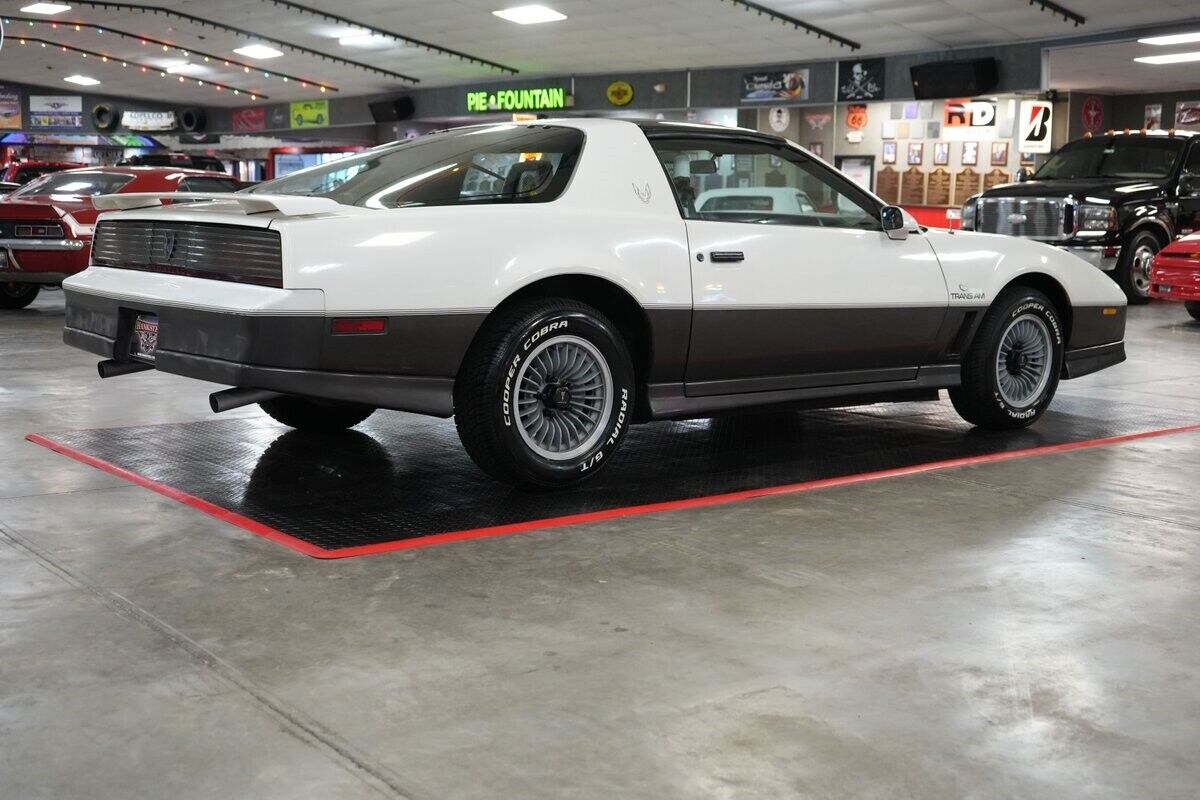 Pontiac-Trans-Am-1983-Coupe-22