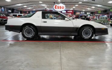 Pontiac-Trans-Am-1983-Coupe-23