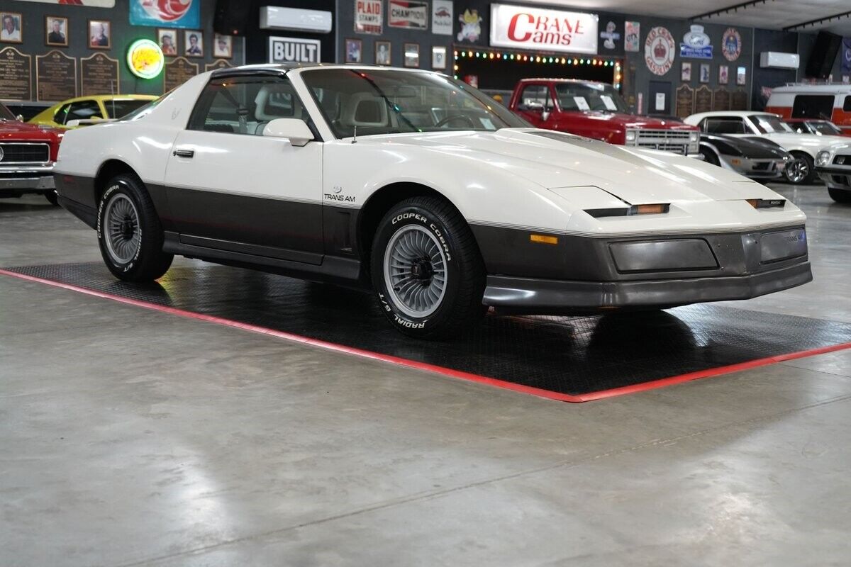 Pontiac-Trans-Am-1983-Coupe-24