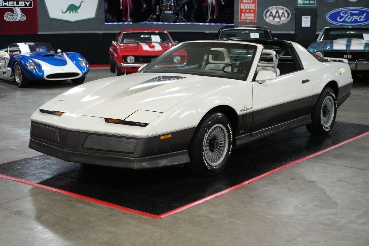 Pontiac-Trans-Am-1983-Coupe-26