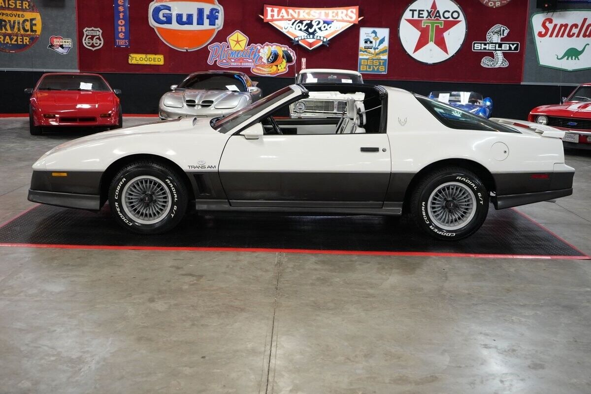 Pontiac-Trans-Am-1983-Coupe-27