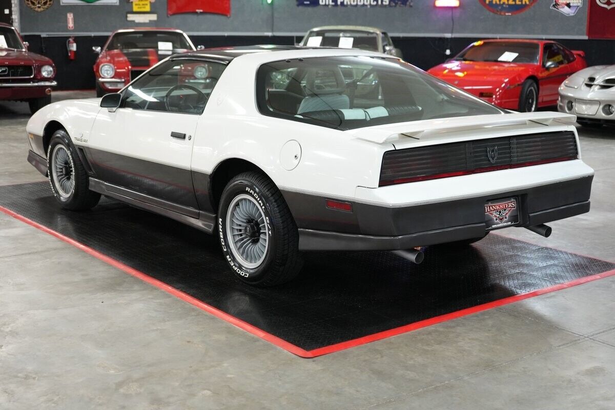 Pontiac-Trans-Am-1983-Coupe-3