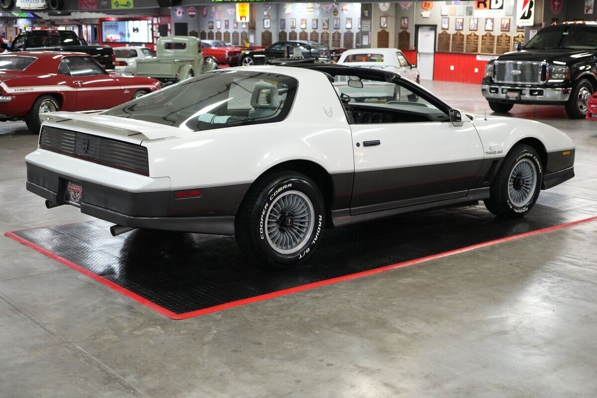 Pontiac-Trans-Am-1983-Coupe-30