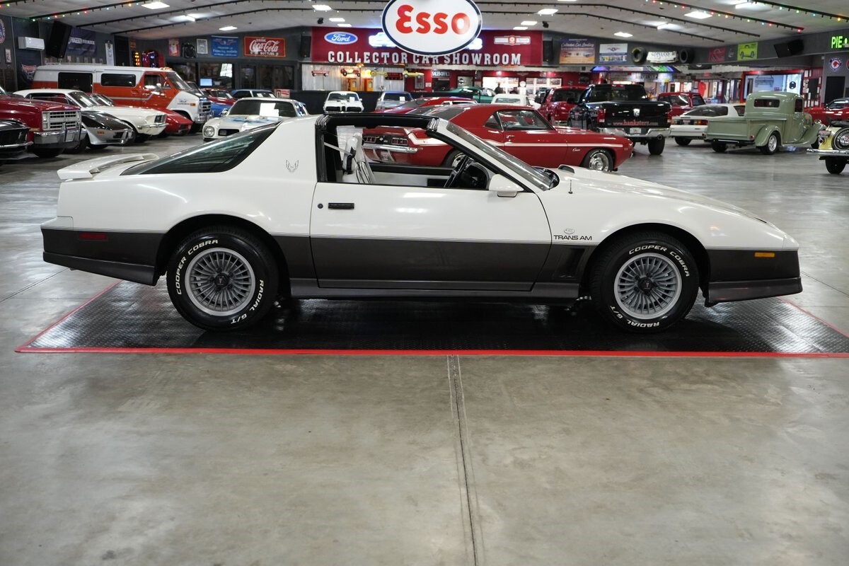 Pontiac-Trans-Am-1983-Coupe-31