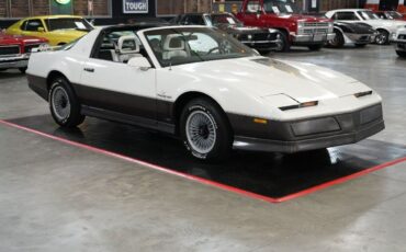 Pontiac-Trans-Am-1983-Coupe-32