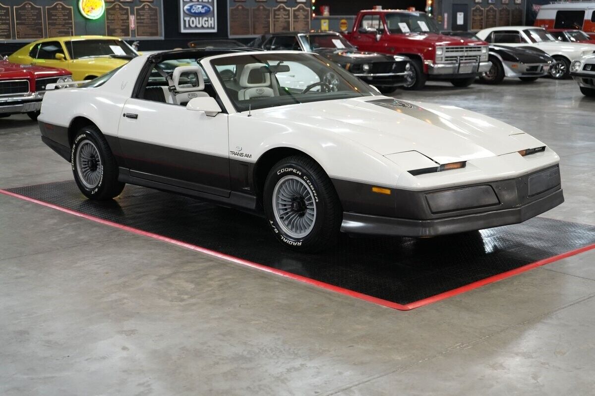 Pontiac-Trans-Am-1983-Coupe-32