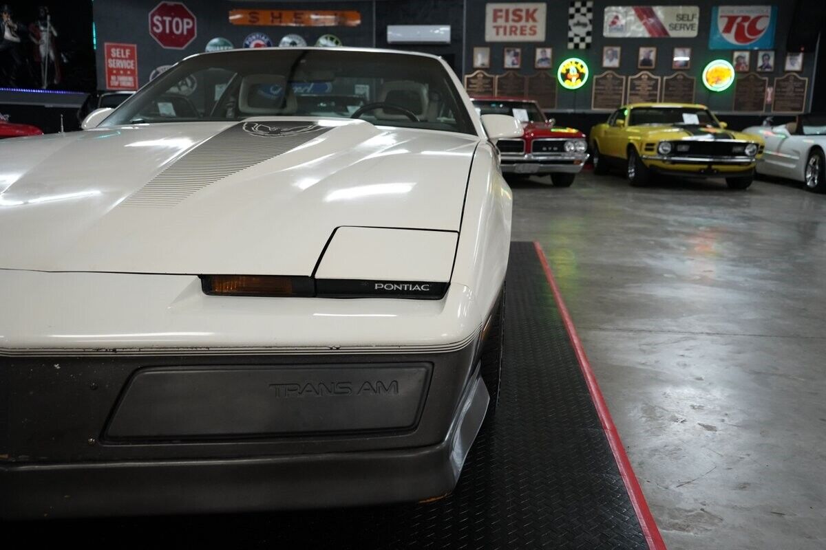 Pontiac-Trans-Am-1983-Coupe-35