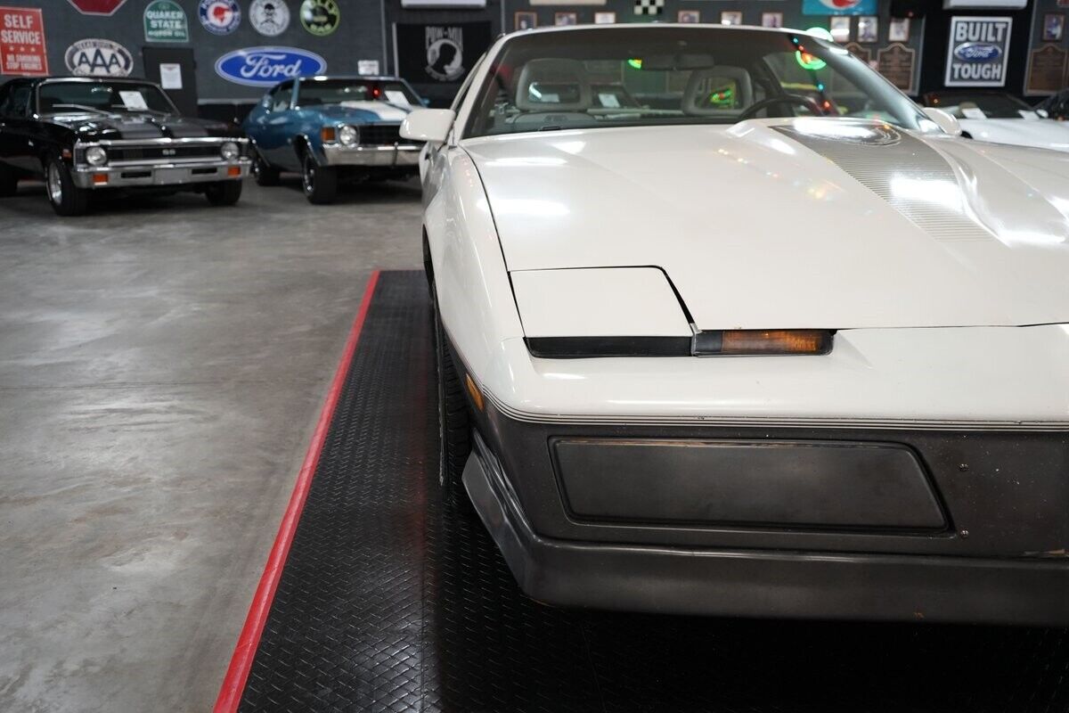 Pontiac-Trans-Am-1983-Coupe-36