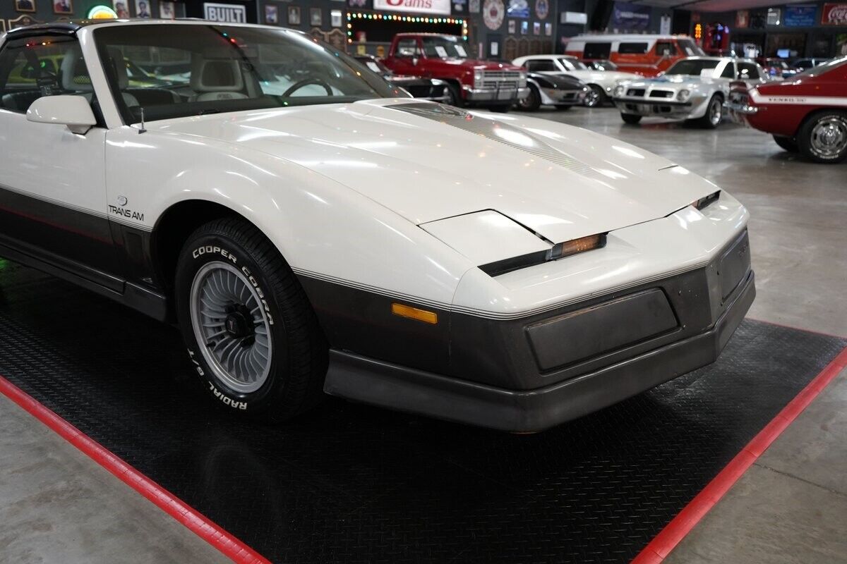 Pontiac-Trans-Am-1983-Coupe-37
