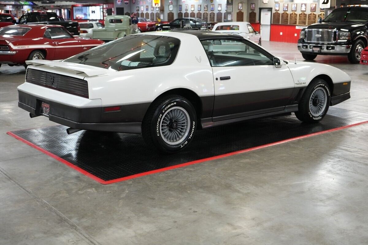 Pontiac-Trans-Am-1983-Coupe-5