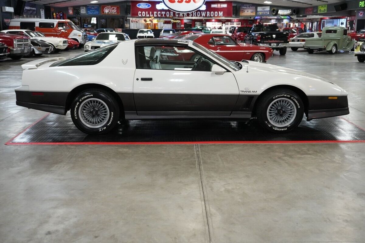 Pontiac-Trans-Am-1983-Coupe-6