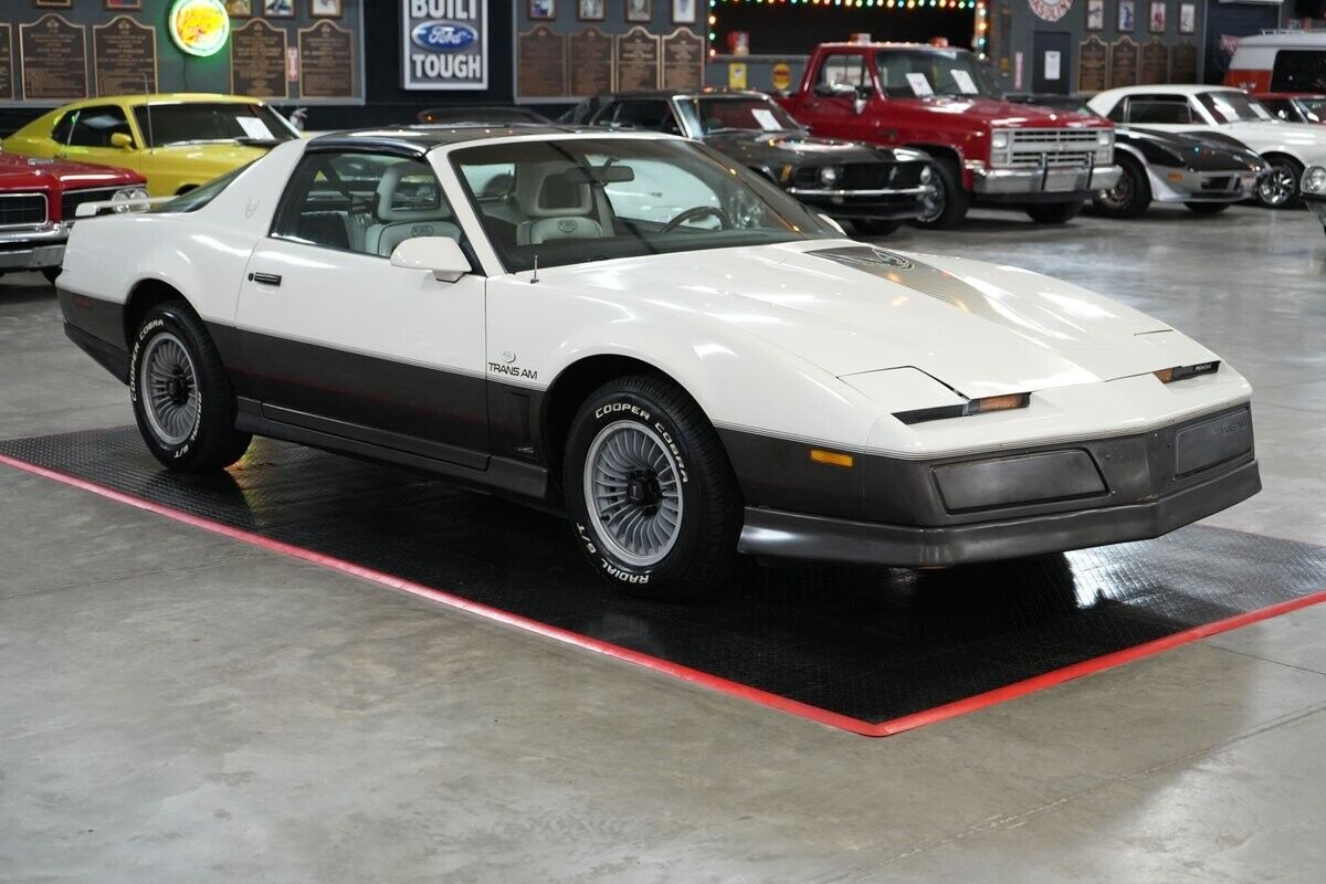 Pontiac-Trans-Am-1983-Coupe-7